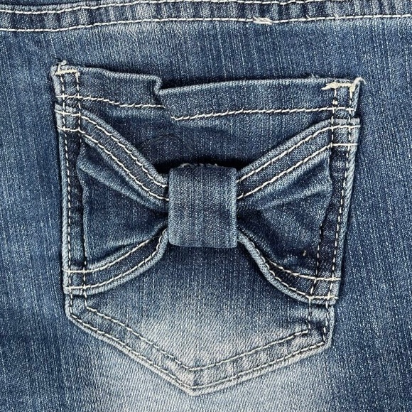 Machine size 30 distressed jean shorts with lace hems & bow back pockets EUC - Picture 6 of 11